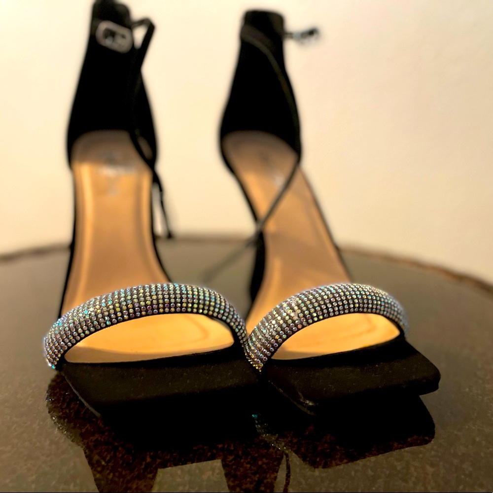 Soda women lace heels black size 8